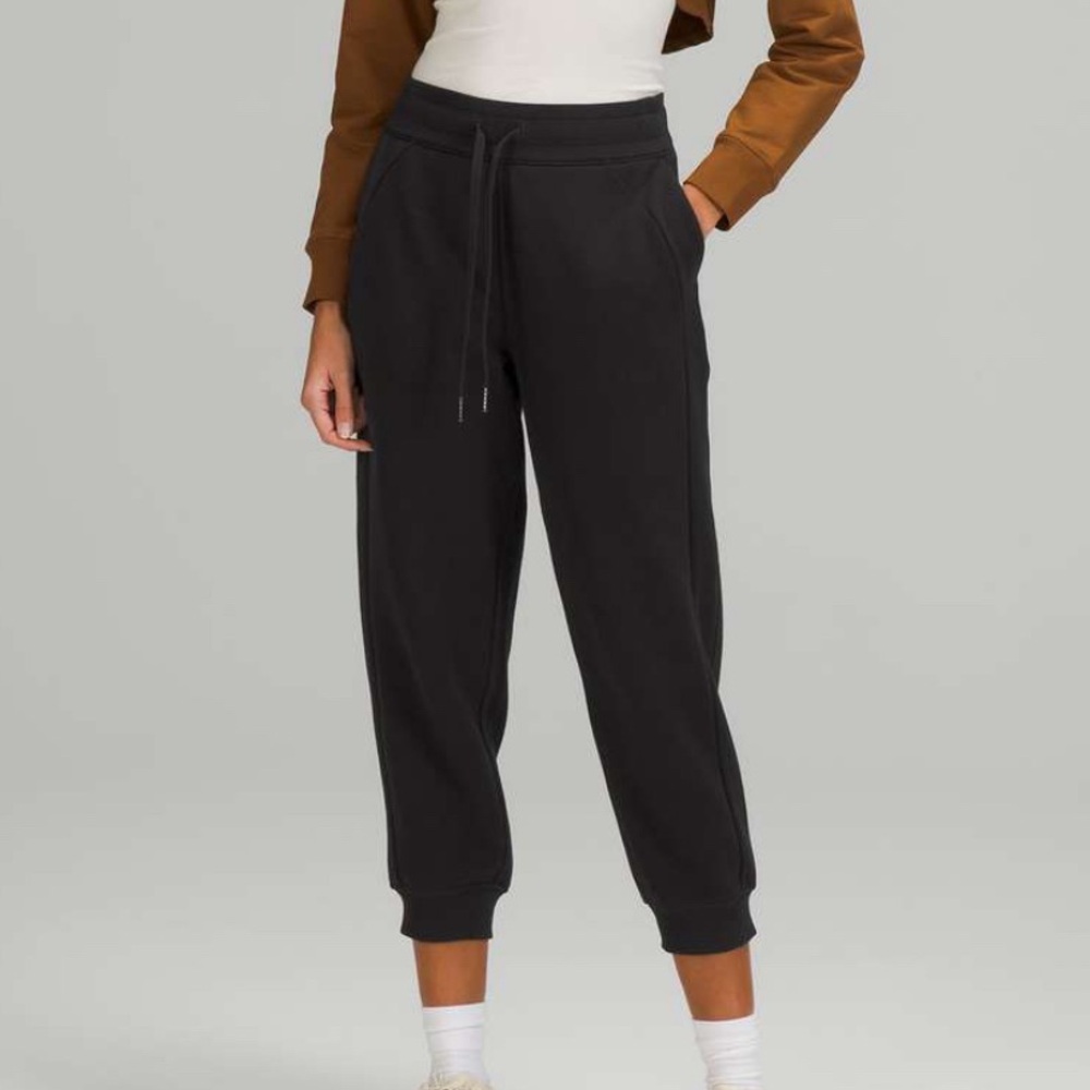 Lululemon Scuba High-Rise Cropped Jogger